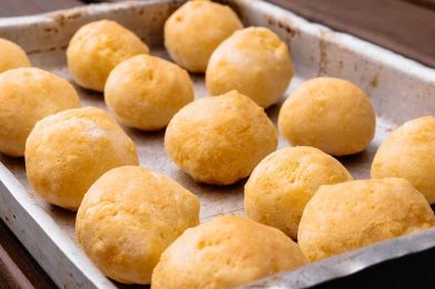 Pão de queijo simples e fácil